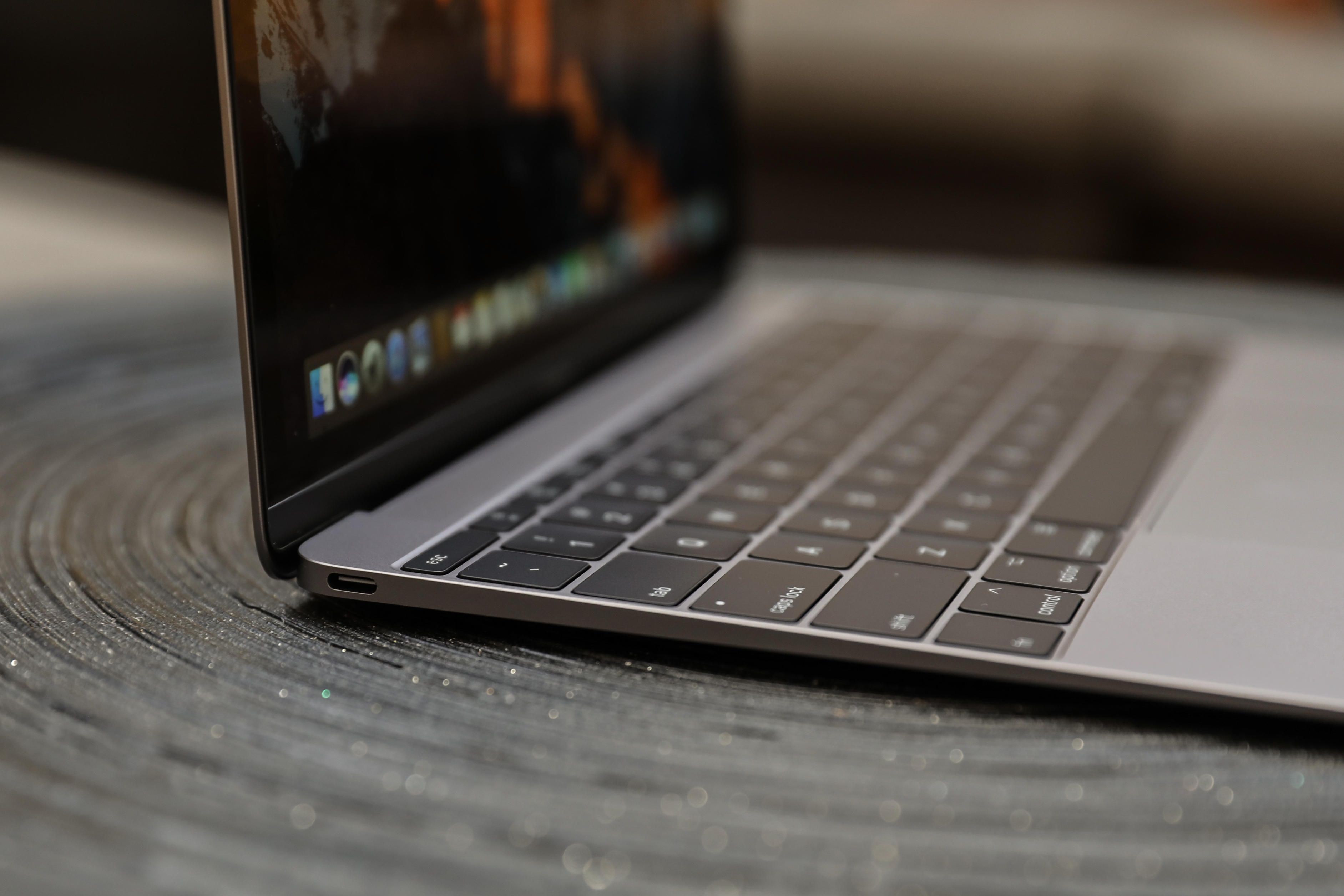 Apple выпустила собственный чехол для MacBook