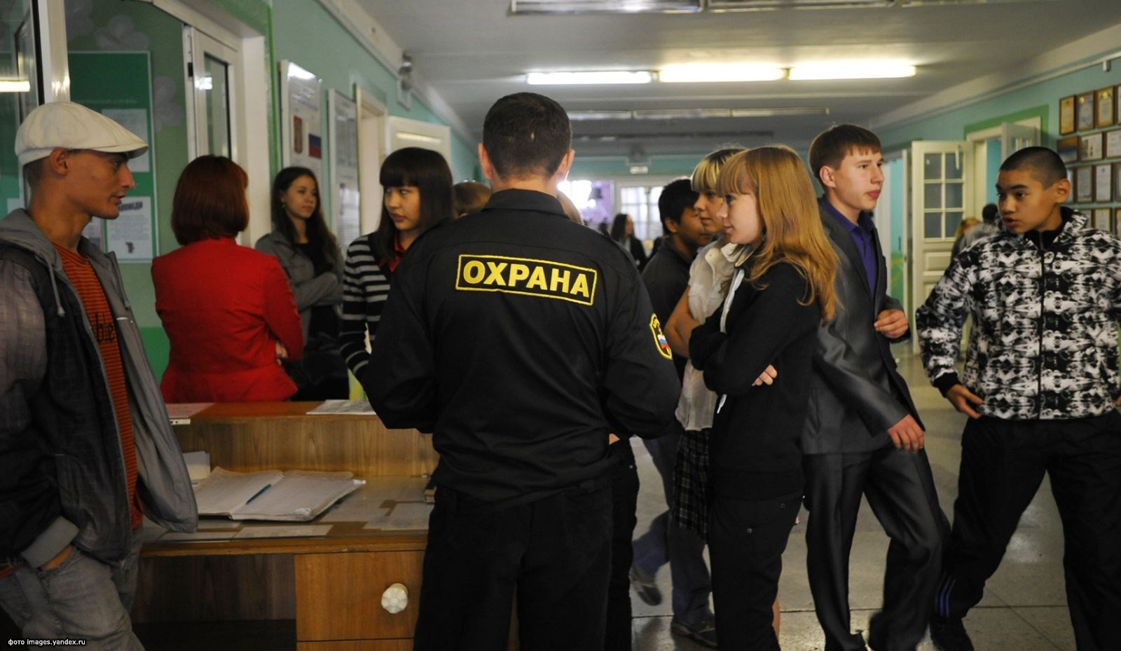 Прокуроры потребовали закончить поборы в воронежской школе № 68