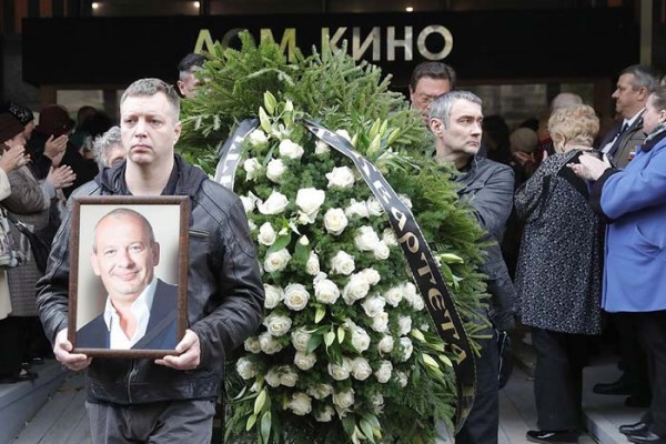 На похороны Марьянова принесли венок с неизвестной надписью