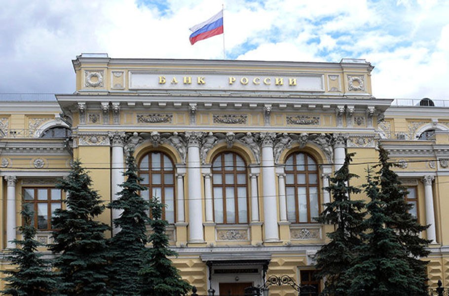 Жители России стали менее собирать и чаще берут кредиты — Центробанк