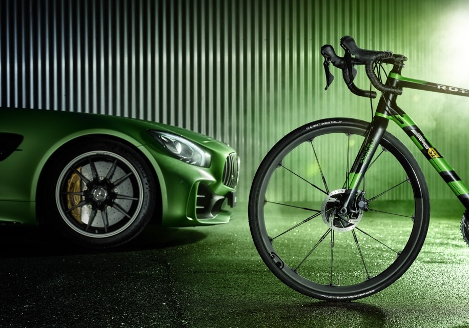 Подразделение Mercedes-AMG представило карбоновый велосипед по цене Рэно Logan