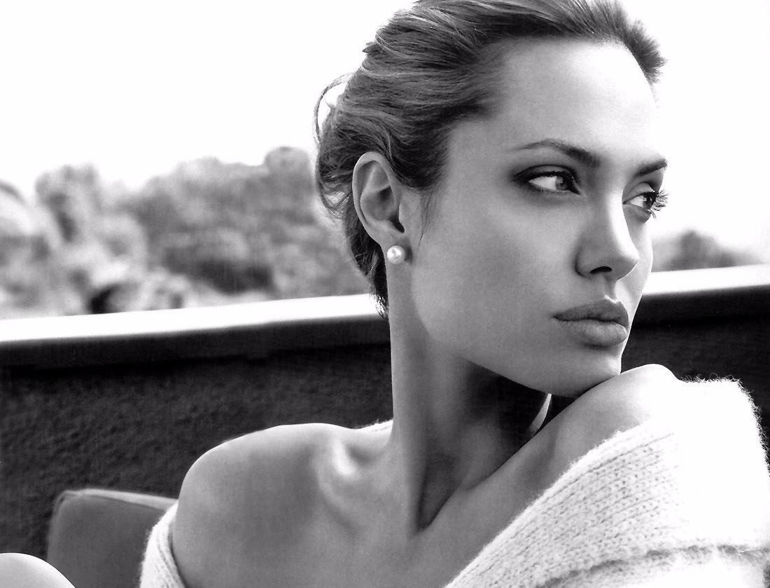 Половое насилие не имеет ничего общего с сексом — Анджелина Джоли