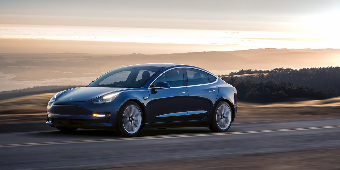 В РФ в будущем 2018 начнут торговать электрокар Tesla Model 3