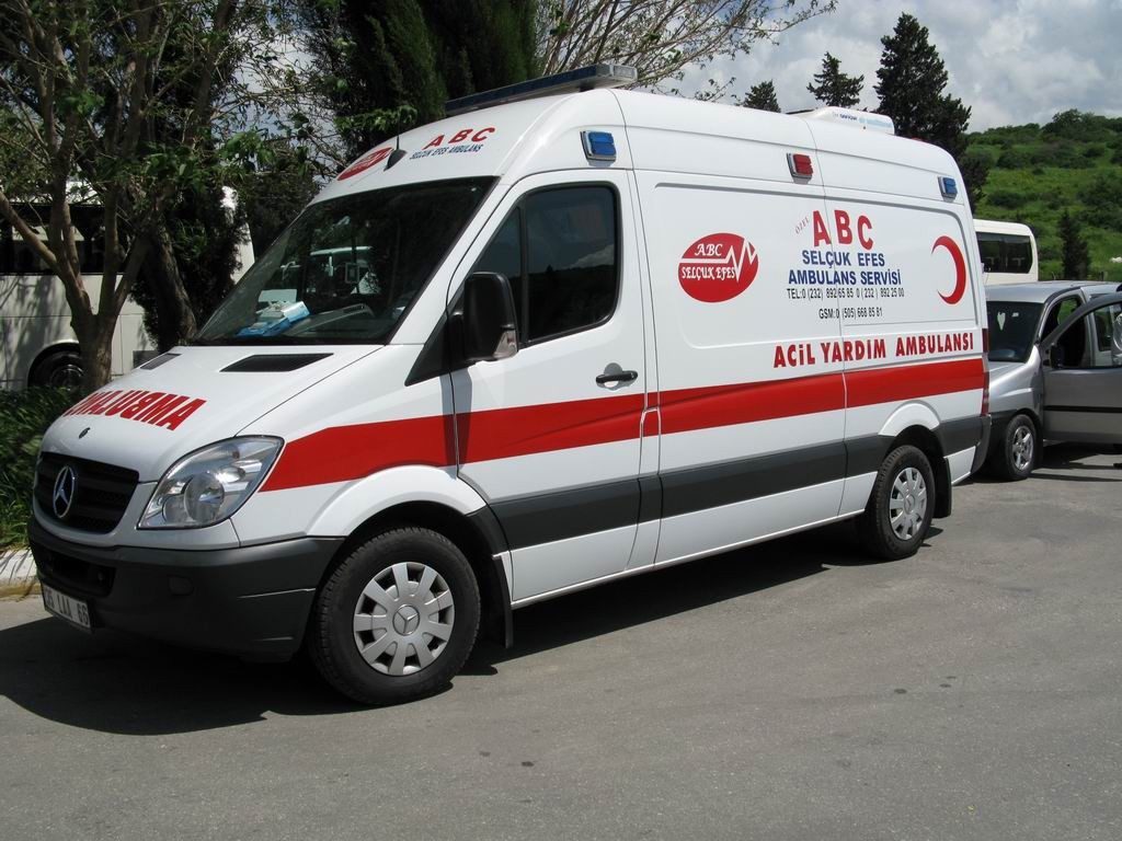 В Турции перевернулся автобус: двое погибли, 18 пострадали
