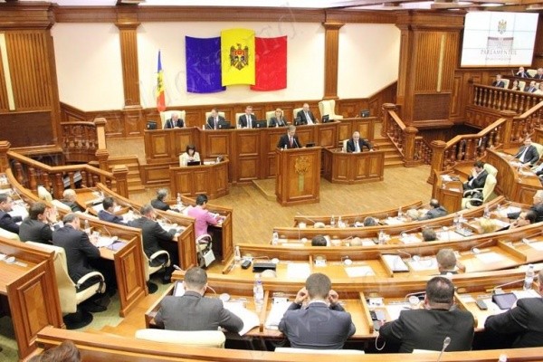 Парламент Молдавии принял законодательный проект о запрете аналитических русских телепрограмм