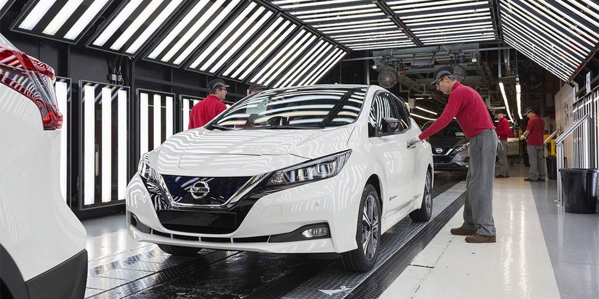 Обновлённый Nissan Leaf «встал» на конвейер