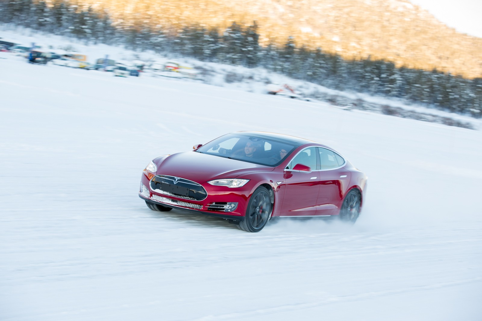 Электромобили Tesla подготовят к эксплуатации в зимних условиях