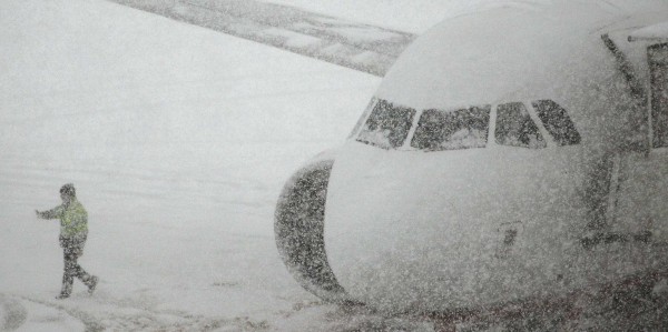 В Германии несколько аэропортов отменили рейсы из-за сильного снегопада