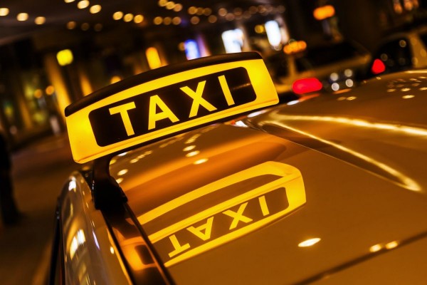 Корпоративы стали причиной повышения цен на такси в Барнауле в 1,5 раза