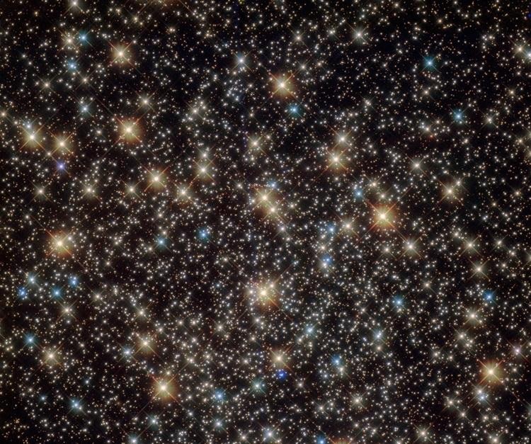 NASA показало на фото уникальное звёздное скопление, прилетевшее в Галактику