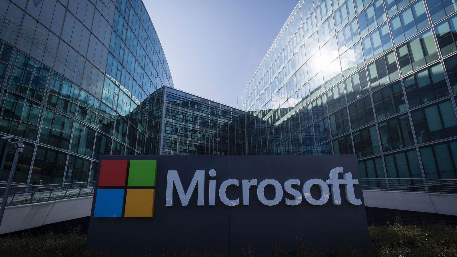 Майкл Пактер считает убыточной сделкой для Microsoft приобретение Electronic Arts