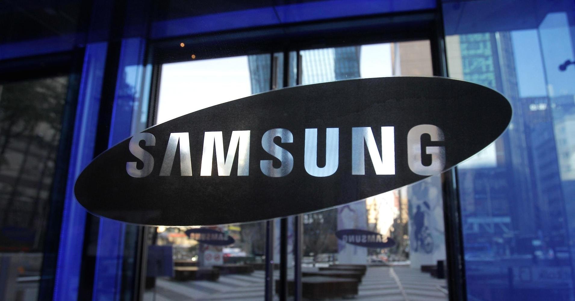 Самсунг может начать производство складных телефонов уже в 2015 году