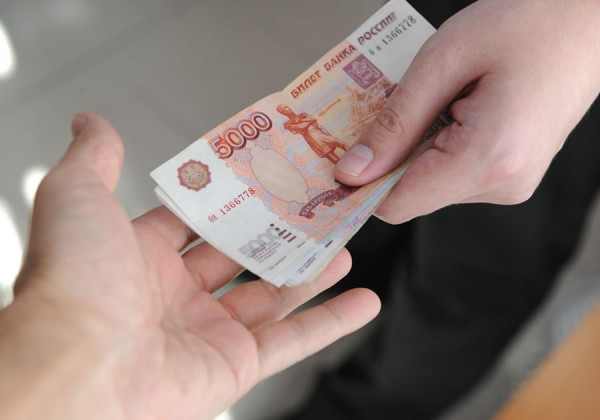 В Мценске мужчина пытался разменять 5 тысяч рублей на 10