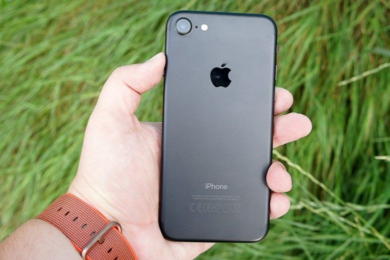 Apple бесплатно починят iPhone 7 при ошибке «Нет сети»