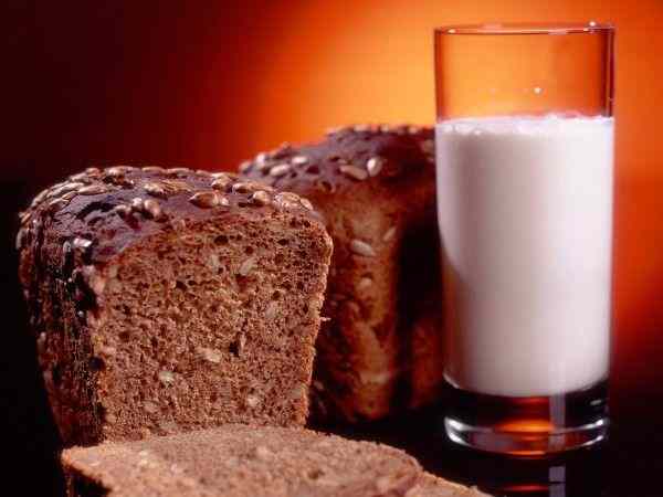 Жители Астрахани чаще всего покупают хлеб, молоко и конфеты