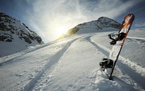 В Якутии полуобнажённая девушка в -20 градусов устроила фотосессию на сноуборде