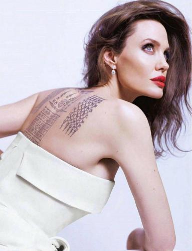 Анджелина Джоли отказалась сводить татуировки, которые посвятила Брэду Питту