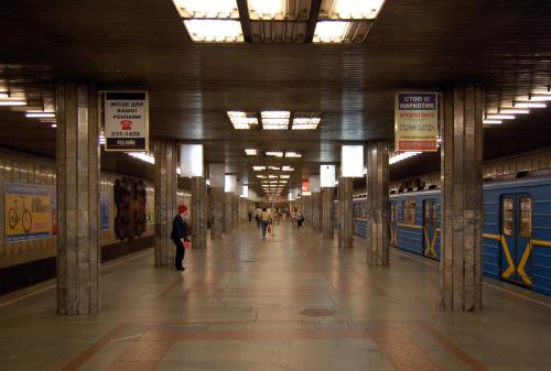 В Питере мужчина искал свою маму на станции метро 