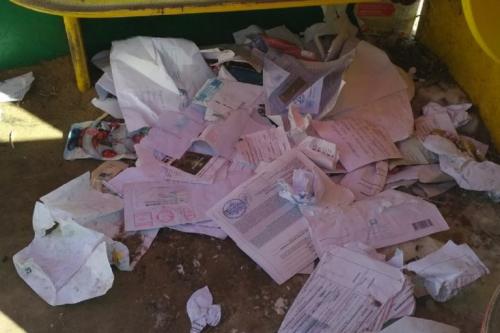 В Твери неизвестные завалили детскую площадку украденными письмами