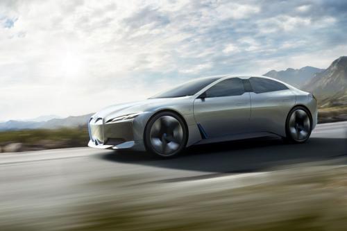 Электроседан BMW i4 окажется «выносливее» Tesla Model S