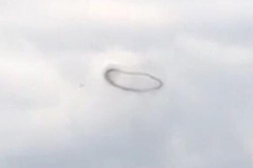 Эксперты пояснили природу появления в небе Красноярска чёрных колец