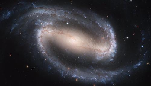 Телескоп Hubble засек борьбу двух галактик на орбите Млечного Пути