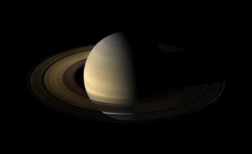 Учёные: Сатурн стал помощником Юпитера в создании больших лун