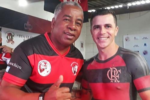 33-летний футбольный фанат из Рио-де-Жанейро набил на себе футболку любимой команды