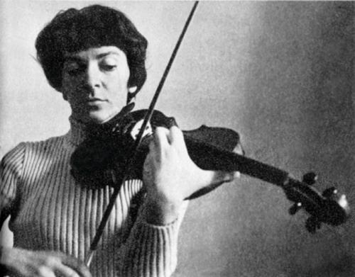 В Польше умерла всемирно известная скрипачка Ванда Вилкомирская