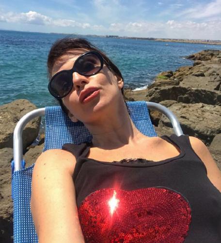 51-летняя Наталья Штурм открыла пляжный сезон в Испании фото топлес
