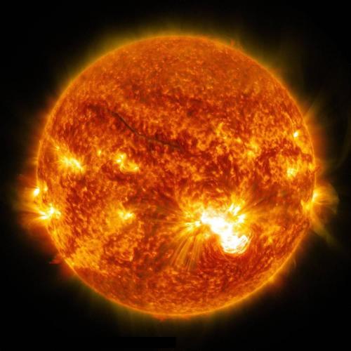 Возле Солнца учёные NASA обнаружили гигантский светящийся объект