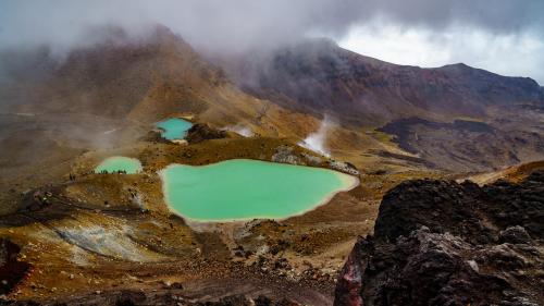На Камчатке в кратере активного вулкана впервые появилось озеро