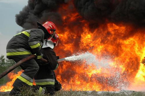 В Анапе горит гостиница, эвакуированы 100 человек