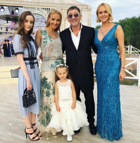 Татьяна Навка в Instagram показала семью Григория Лепса на свадьбе Эмина