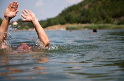 Молодожены утонули на озере в Карелии
