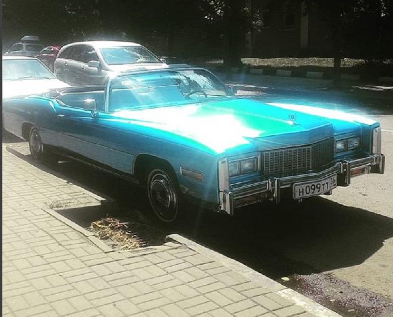   In Voronezh the paparazzi were photographed by the legendary Cadillac Eldorado 