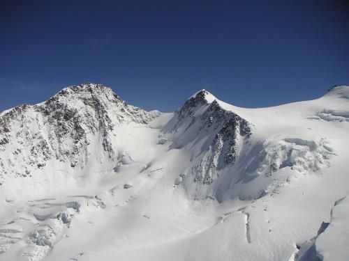 Туристы удивлены: Австрийские Альпы засыпало снегом в августе
