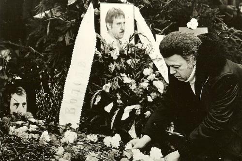 Проклятие могилы Высоцкого настигло Кобзона в предопределенный срок – нумеролог