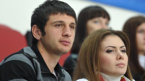 Футболист Дзагоев опроверг расставание с женой