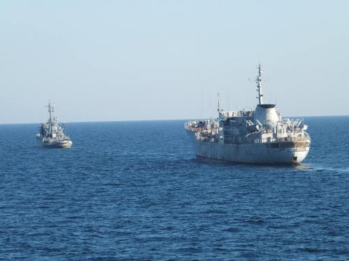 Суда ВМС Украины, которые прошли под Крымским мостом, прибыли в Мариуполь
