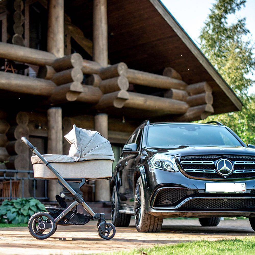 Растят клиентов смолоду: в Mercedes-Benz сделали коляску для младенцев