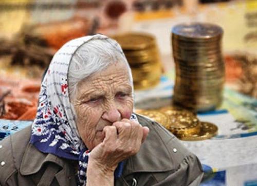 Старость на улице: Массовый перевод пенсионеров на карты Сбербанка может обернуться финансовым крахом