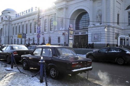 Вокзальные бомбилы глушат звонки: Российские водители нашли способ уничтожить Яндекс.Такси