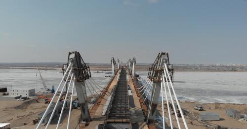 СК Мост Руслана Байсарова возводит мост через реку Амур