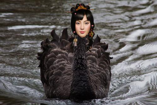 Гибрид гейши и черного лебедя? Осенняя коллекция от Yanina склоняет девушек к «разврату»
