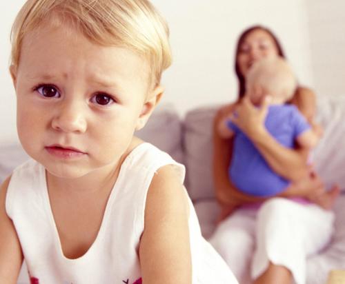 Лайфхак для родителей: Как справиться с ревностью детей
