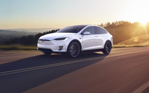 «Может то, чего не может Тесла!»: Как Renault Duster «уделал» Tesla Model X – эксперимент