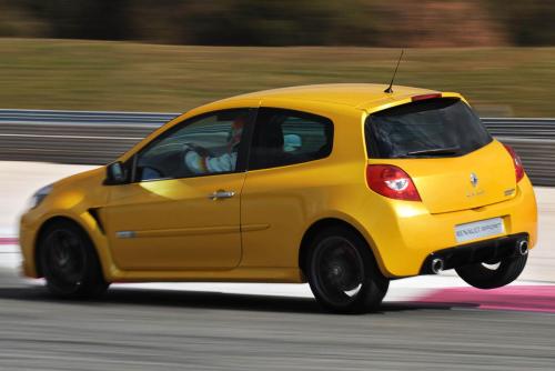 «Море» эмоций: Почему Renault Clio – эталон переднеприводного автомобиля?