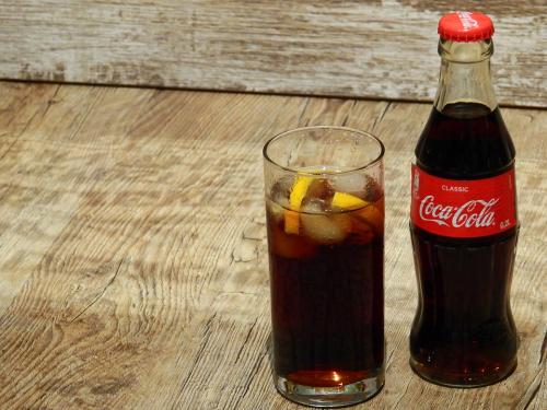 Coca-Cola на месяц прекратила рекламу в соцсетях из-за расизма